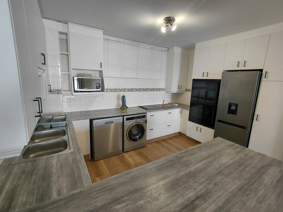 To Let 2 Bedroom Property for Rent in Summerstrand Eastern Cape